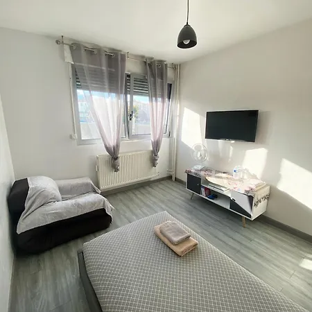 Jolie 2 Pieces Proche De La ! Appartement Nice