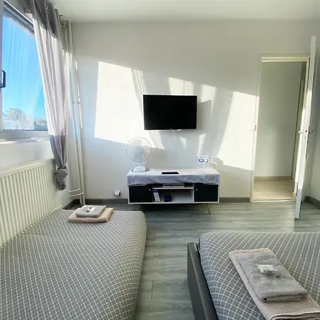 Jolie 2 Pieces Proche De La ! Appartement